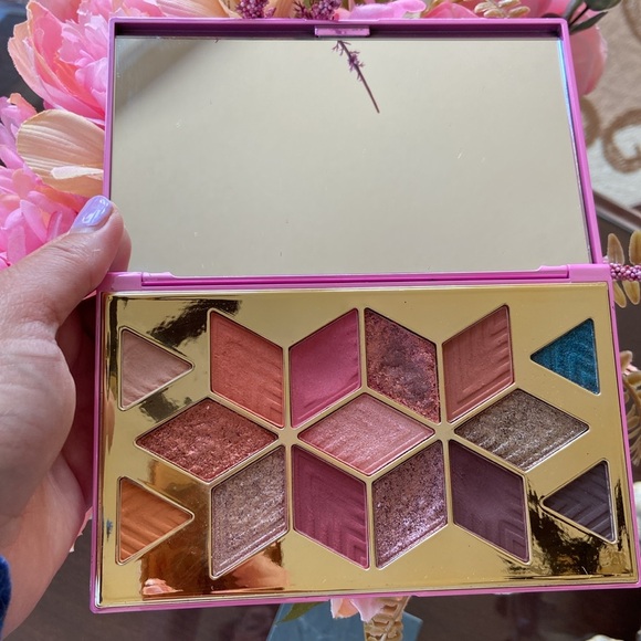 Pur x Barbie eyeshadow palette - Picture 2 of 6
